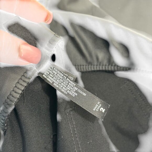 Torrid Black Faux Leather Stretch Jegging Pant Women SZ 2 High-Rise Back Pockets - Picture 3 of 11